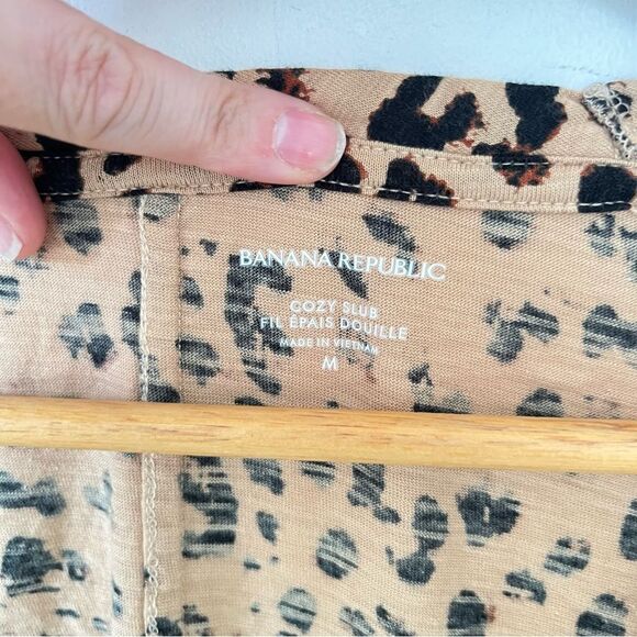 Banana Republic Cozy Slub Cotton Modal Camel‎ Animal Print T-shirt - Picture 4 of 6